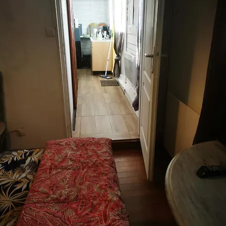 Petite Maison 15 Mn A Pied Du Marche Et Vieux Port * La Rochelle (Charente-Maritime)