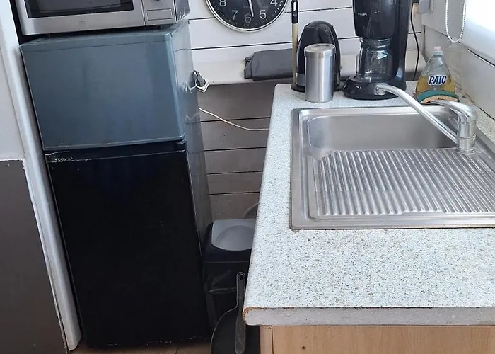 Petite Maison 15 Mn A Pied Du Marche Et Vieux Port * La Rochelle (Charente-Maritime)