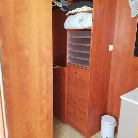 Petite Maison 15 Mn A Pied Du Marche Et Vieux Port Homestay *