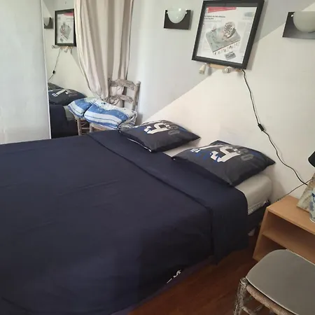 Petite Maison 15 Mn à Pied Du Marche Et Vieux Port * La Rochelle (Charente-Maritime)